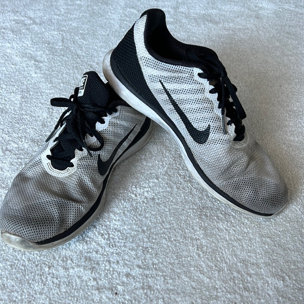 Womens Black & White Nike Trainers - 8.5